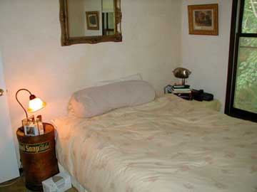 bedroom2.jpg (86378 bytes)