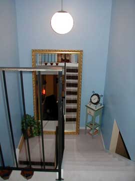 stair.jpg (78151 bytes)